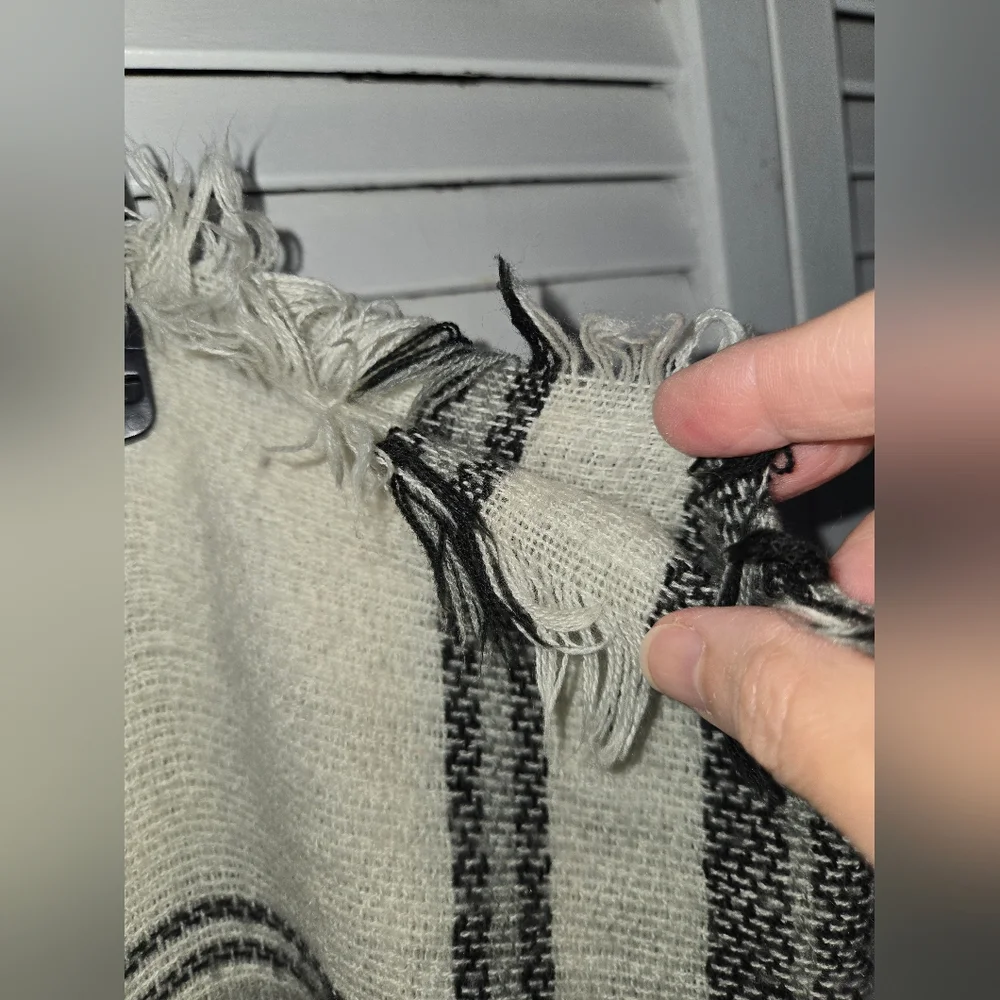 Plaid Fringed Scarf Shawl  in Black and Cream